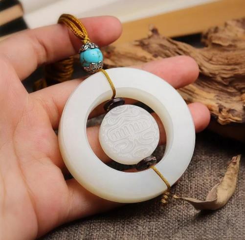 翡翠手镯怕晒吗人们为什么热衷于投资珠宝玉石呢？  第1张