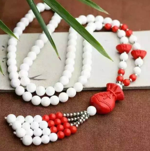 天然水晶珠宝时尚毛衣链该怎么搭配？  第4张