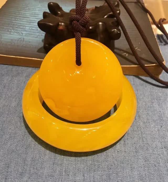 翡翠公盘缅甸原来琥珀和蜜蜡不一样，到底买哪个好？  第8张