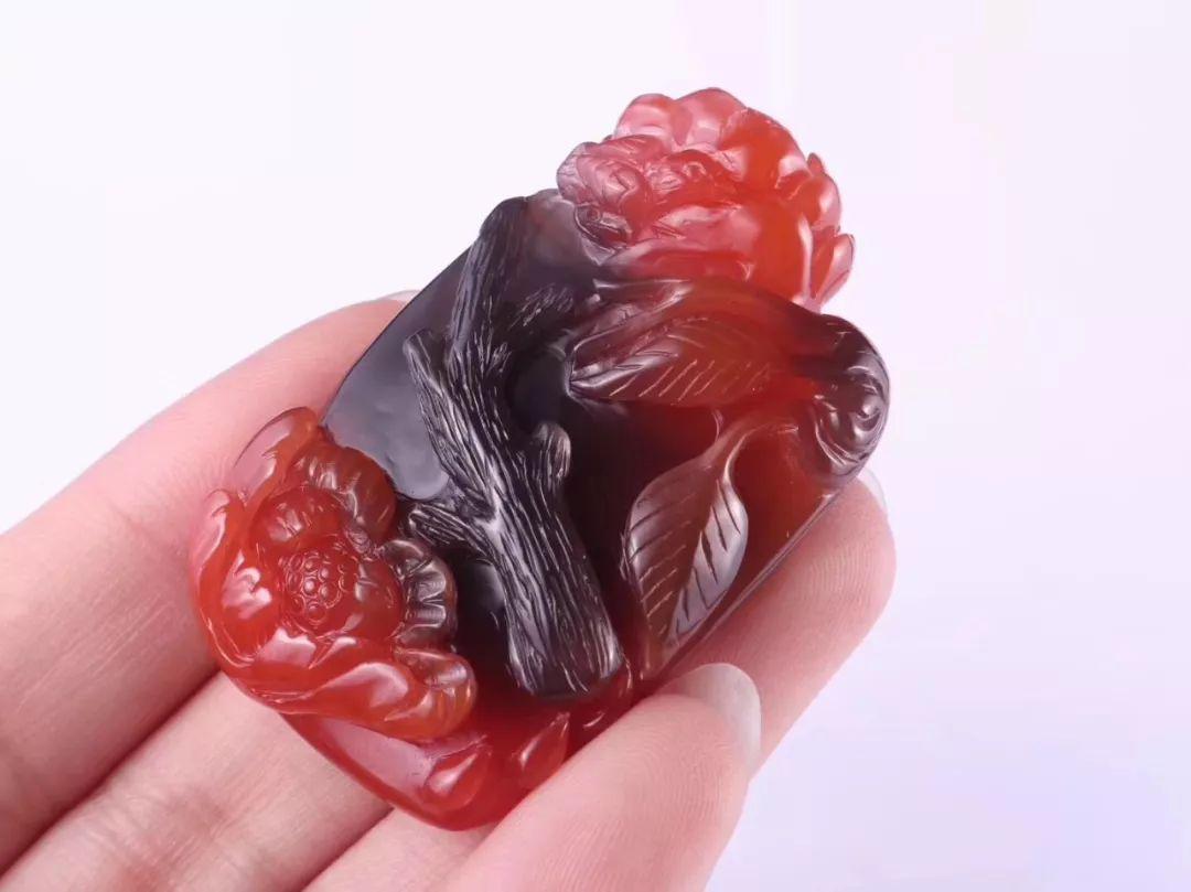 注色的翡翠手镯图片鲜为人知的异色南红之美  第4张