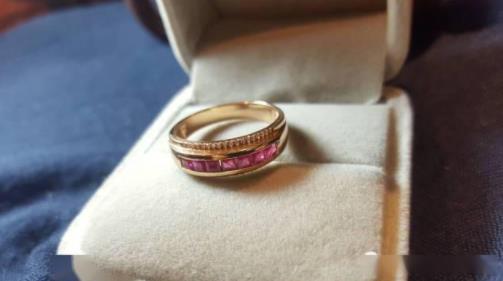 翡翠手镯上有冰纹红宝石的故事你听过吗？它的这些功效你知道吗？  第2张