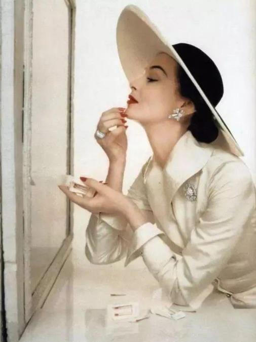 原来珠宝首饰佩戴有这些礼仪，你知道吗？  第1张