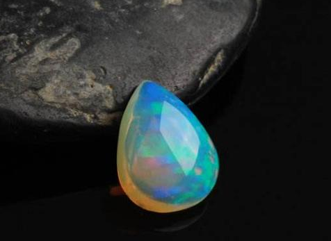 翡翠手镯鉴别好坏中国的“欧泊热”可以持续升温吗？欧珀目前价值还处于低谷  第2张