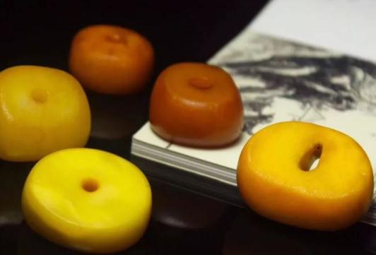 翡翠手镯分什么级论琥珀的寓意，哪种最适合你？  第1张