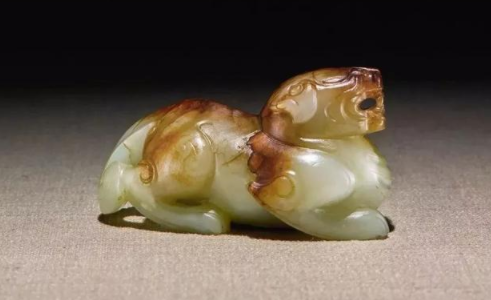 一件巴掌大的玉竟拍出2657万天价，是何原因？  第2张