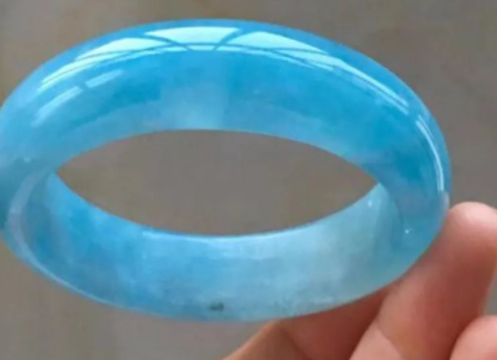 地中海国家的人都喜欢海蓝宝石，价值如何？  第2张