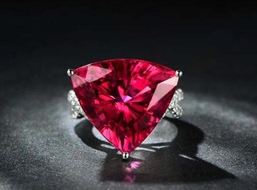 这些容易与红宝石混淆的红色宝石，注意分清！  第2张