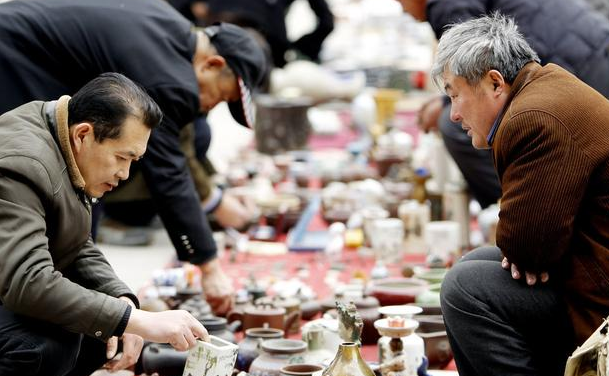 淘宝拍卖翡翠原石靠谱吗四十年前翡翠行业中的小故事不懂装懂，硬搞解玉   第4张