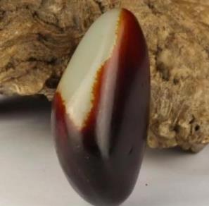 翡翠识别简单的方法收藏和田玉，成品还是原石价值高？  第5张