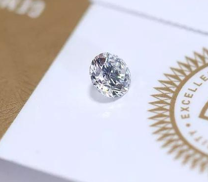 湖南翡翠鉴定经济低迷下，为啥富人阶层还热衷于买珠宝？  第8张