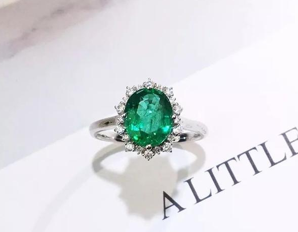 湖南翡翠鉴定经济低迷下，为啥富人阶层还热衷于买珠宝？  第3张