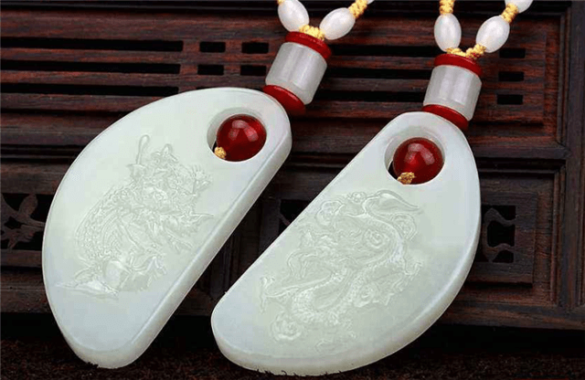和田玉配什么链子好看？这些款式都是不错的选择！   第5张