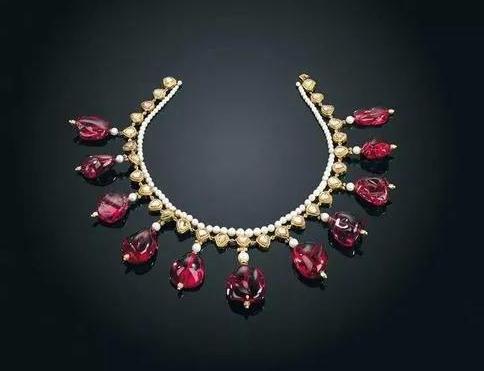 这些容易与红宝石混淆的红色宝石，注意分清！  第1张