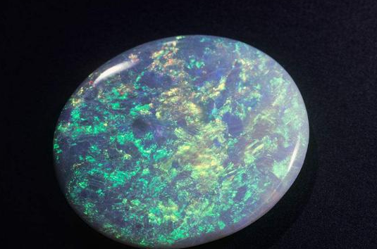 翡翠手镯鉴别好坏中国的“欧泊热”可以持续升温吗？欧珀目前价值还处于低谷  第4张