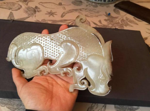 一件巴掌大的玉竟拍出2657万天价，是何原因？  第1张