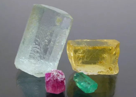 翡翠项链什么价为何摩根石与红色绿柱石年来人气上升？  第1张