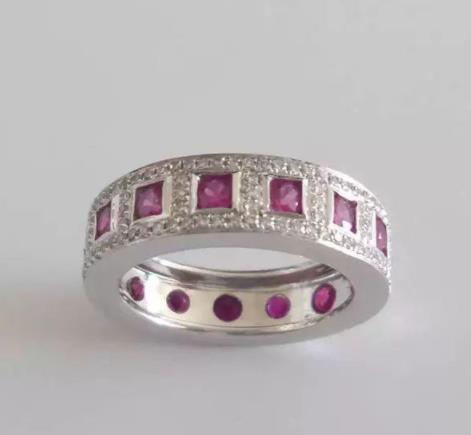 翡翠手镯上有冰纹红宝石的故事你听过吗？它的这些功效你知道吗？  第3张