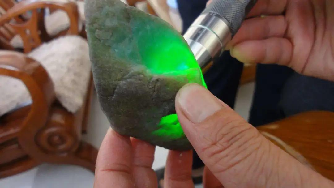 出口翡翠手镯价值2亿的翡翠手镯，听说是史上最贵？  第3张