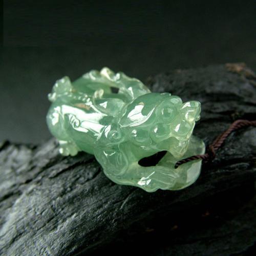 翡翠玉貔貅的雕刻步骤 翡翠玉貔貅的雕刻讲究 