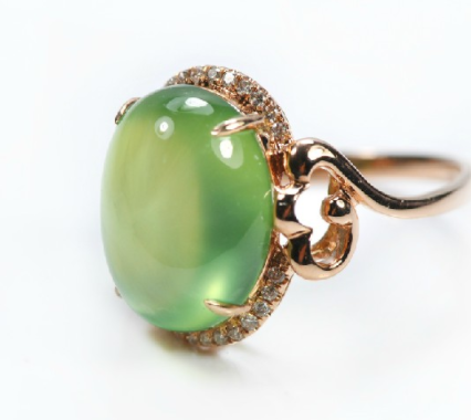 真假翡翠吊坠葡萄石的功效与作用，葡萄石的价格怎么样？  第1张