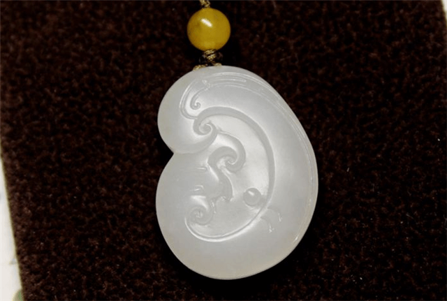 淘宝拍卖会翡翠手镯和田玉的雕工苏工是最好的吗？没有最好只有更好！   第2张