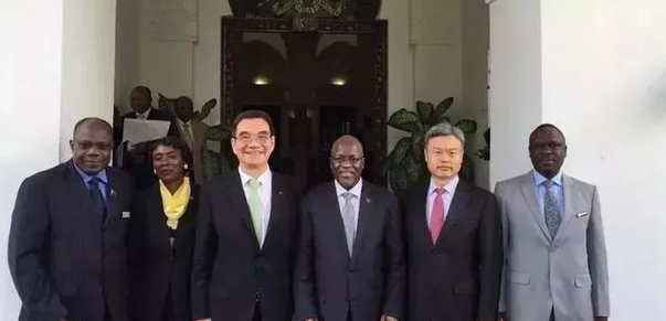 吊坠翡翠玉坦桑矿区宣布修建“长城”！绝矿之前，坦桑石还能涨价多少？  第7张