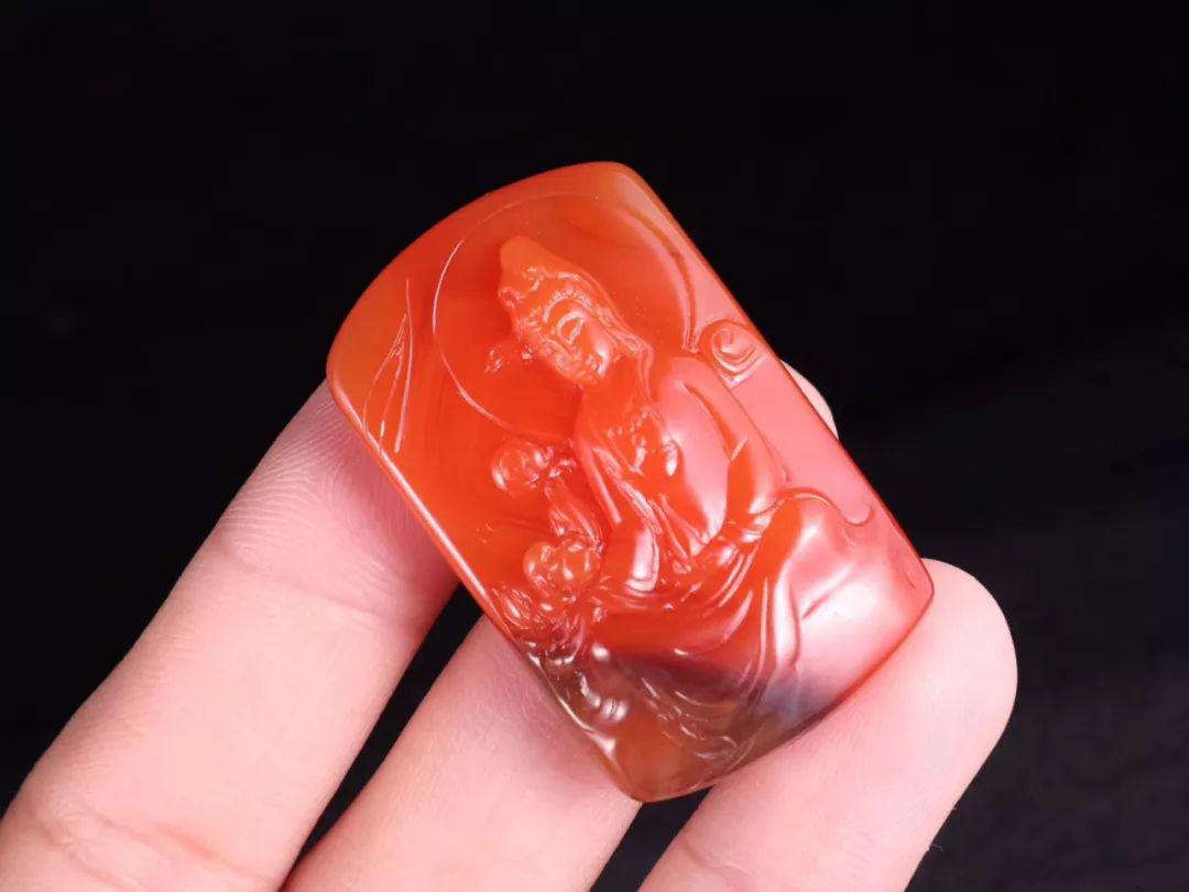 注色的翡翠手镯图片鲜为人知的异色南红之美  第5张