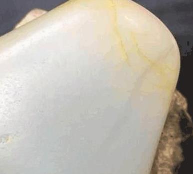 千足金镶翡翠吊坠价格水线是什么，水线对和田玉有影响吗？看看专家是怎么判断的！  第1张