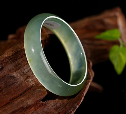 翡翠鉴定处的鉴定方法岫岩玉为什么不值钱？价格一般多少钱？  第2张