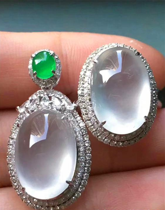 翡翠糯米种手镯价格翡翠挂件的行情你了解吗？今天更新干货哦  第2张