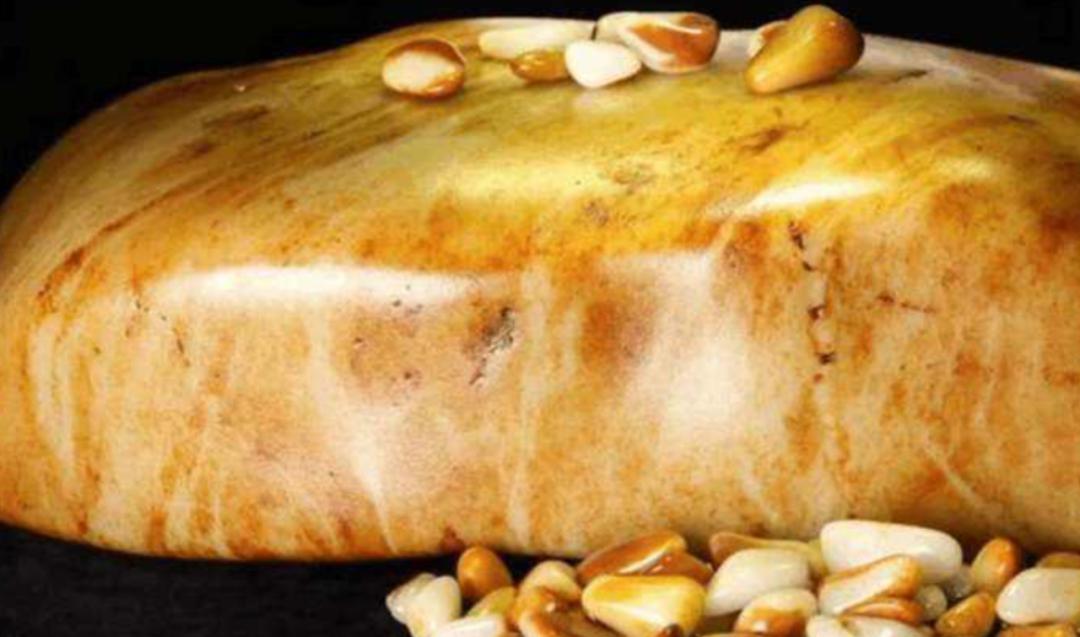 和田玉的籽料价格急剧上升，满级和田玉大料，才是收藏的利器！  第3张