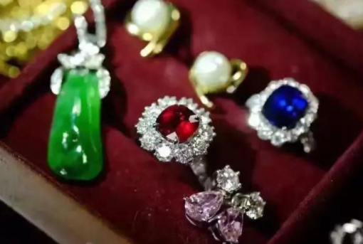 传奇翡翠可以买吗彩宝，逆袭珠宝市场的“新宠”  第1张