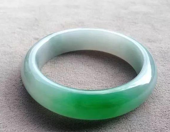 图文并茂教你翡翠的鉴别方法，方法挺牛，你知道吗？   第8张