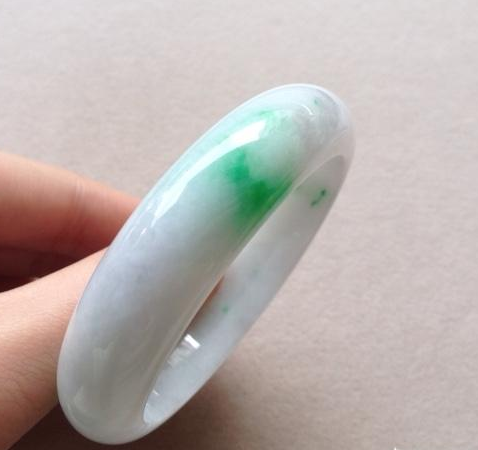 缅甸曼德勒翡翠直播翡翠中的绿，会越变越多吗？  第4张