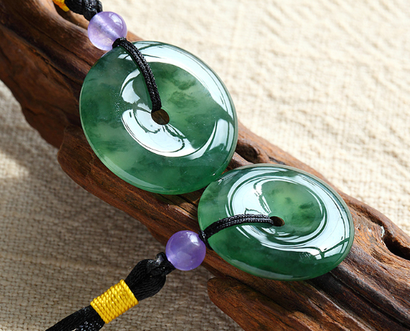 A货翡翠售价500？为何A货翡翠的价值相差如此之大？  第2张