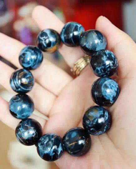 什么颜色的彼得石更贵？  第1张