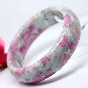 什么是梅花碧玺，价格怎样？  第1张