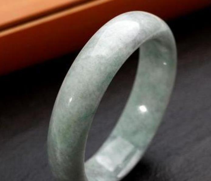 按照翡翠的价格给翡翠定个档，不知您的翡翠在第几档？  第2张