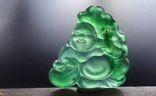 翡翠原石了解书籍这是当下最适合佩戴的翡翠饰品，没有之一！  第2张