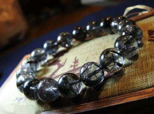 缅甸翡翠_赌石原石盘点哪些是黑色系水晶家族成员  第3张