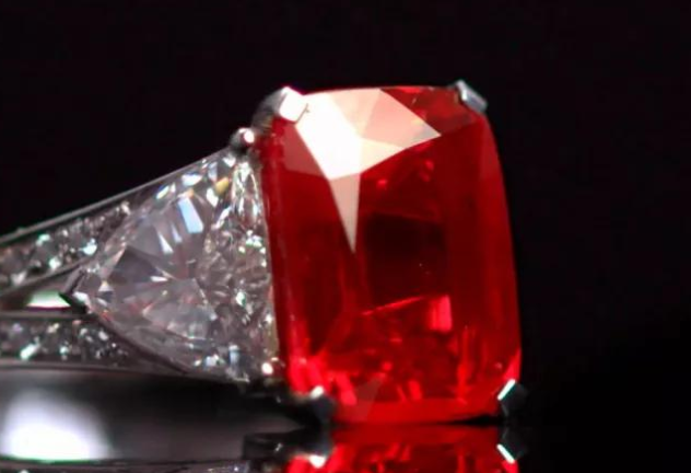 翡翠玉器批发价格超低彩色宝石价格多少？这个颜色的宝石5年价格翻五倍！  第2张