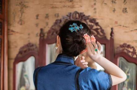 不带皮的翡翠原石这些最适合女人戴的几种玉，你有了吗？  第2张