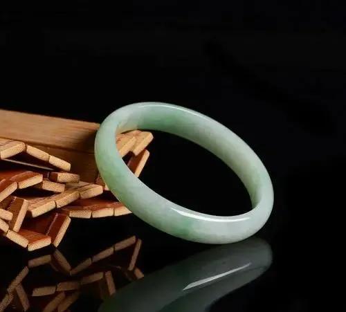 出口翡翠手镯价值2亿的翡翠手镯，听说是史上最贵？  第19张