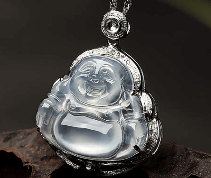 老年人买翡翠白冰翡翠价格相对实惠，风格简单受年轻人欢迎   第3张