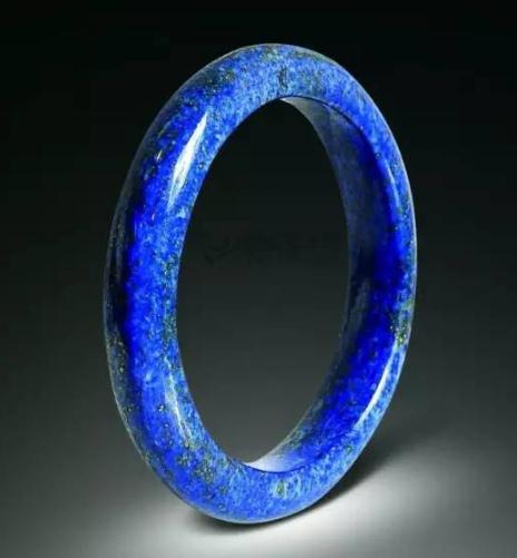 什么是翡翠豆种青金石是一种较为罕有的宝石！  第4张