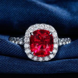 丽江云南之窗的翡翠这些挑选珠宝首饰的靠谱方法，赶快收藏！  第1张