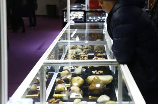 张铁军翡翠是a货么疫情之下，和田玉市场涨跌的最新变化来了  第3张