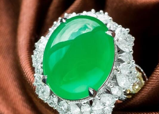 翡翠价格走势是否崩塌？2019翡翠市场行情  第3张