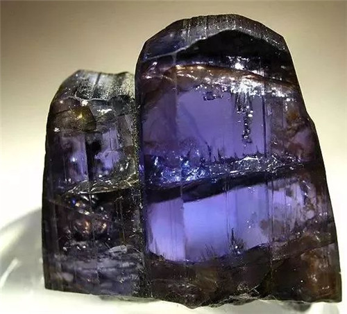 女子扮男装采宝石10年，变身超级富婆！  第2张