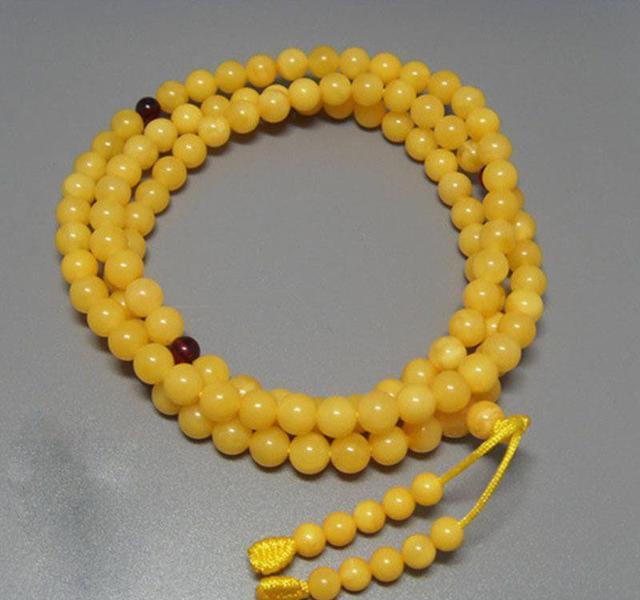 白色翡翠辨认方法蜜蜡和黄金哪个更具保值潜力，蜜蜡为什么这么火？  第4张